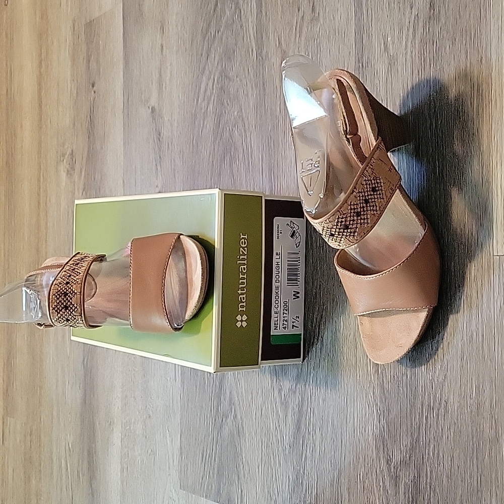 Naturalizer Nellie in cookie dough heeled sandal 7 1/2 W